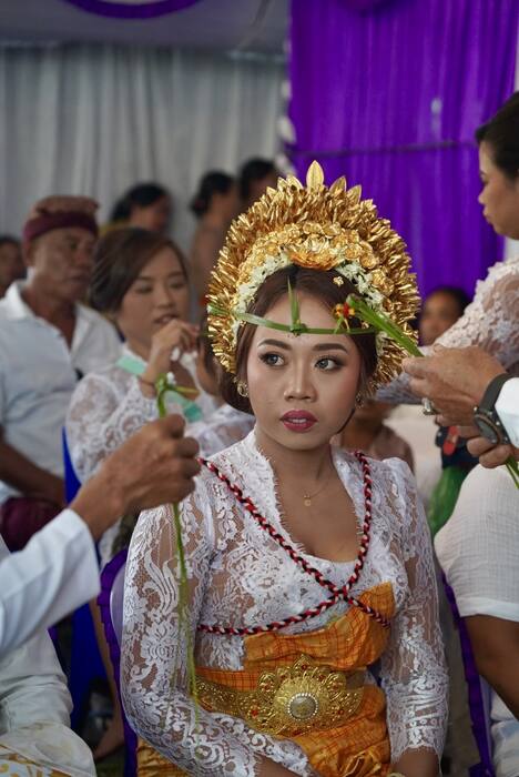 W ślubnej koronie — Indonezja