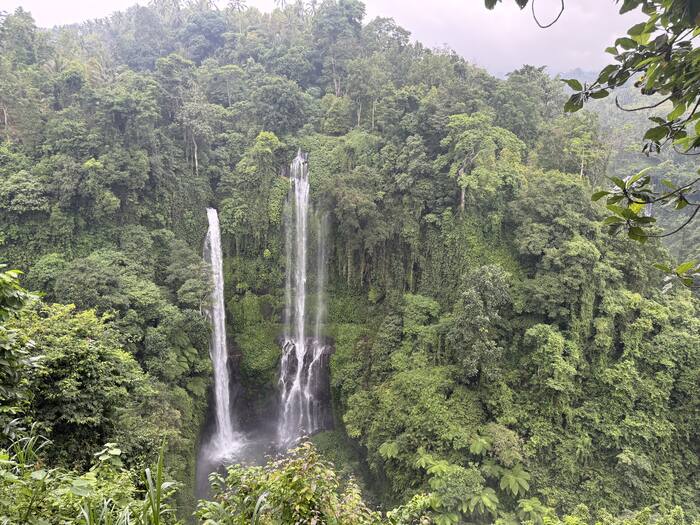 Wodospady z lotu ptaka — Indonezja
