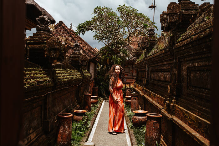 Malwina w świątyni — Indonezja