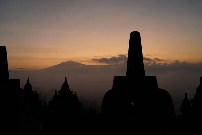 Borobudur o świcie — Indonezja