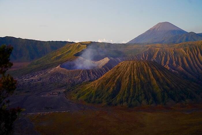 Bromo i dymiący Semeru — Indonezja