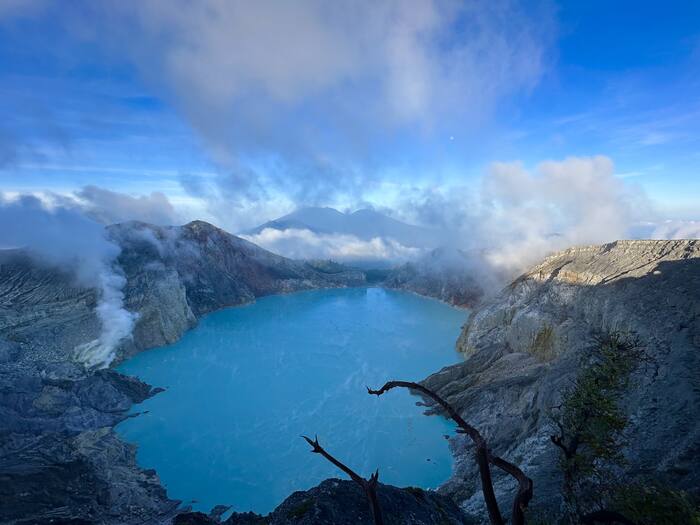 Nad kraterem Ijen — Indonezja