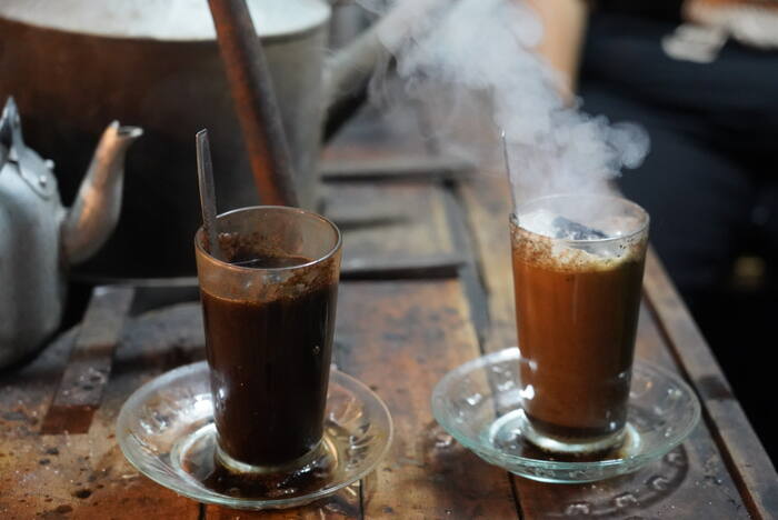 Kawa z żarzącym węglem — Indonezja