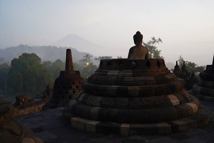 Stupa z Buddą — Indonezja