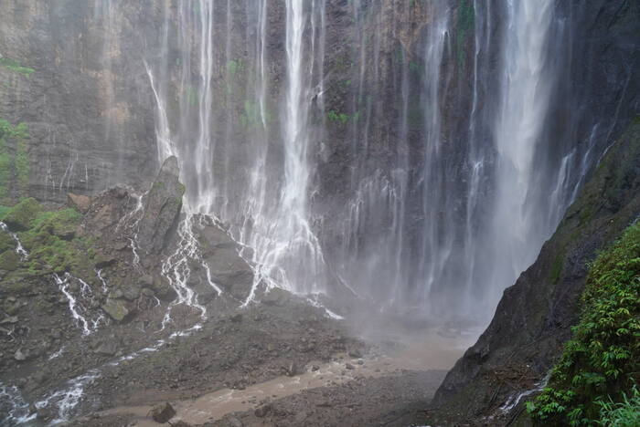 U stóp Tumpak Sewu — Indonezja