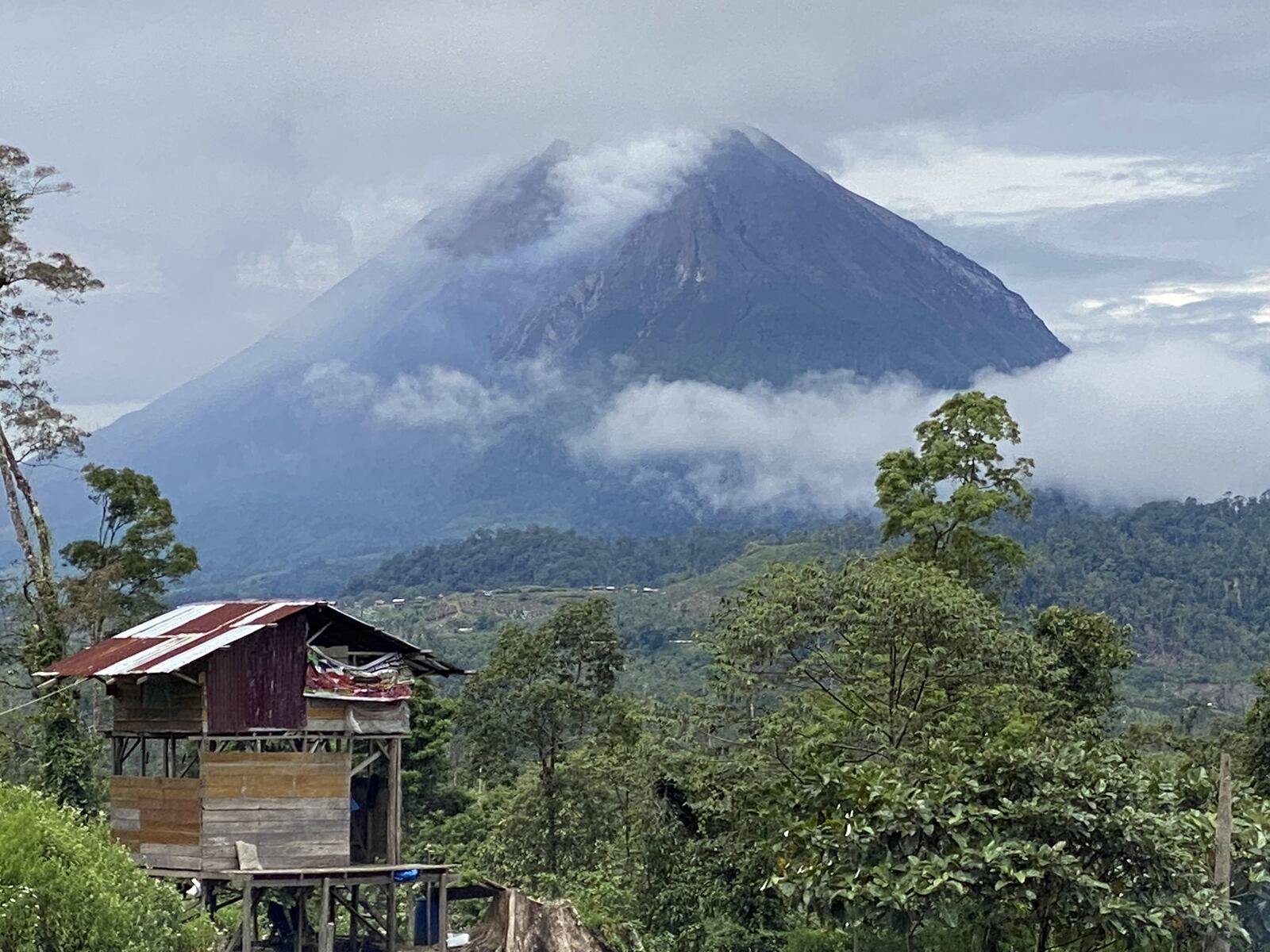 Wulkan Sinabung na Sumatrze — wyprawa Tam, gdzie kończy się droga