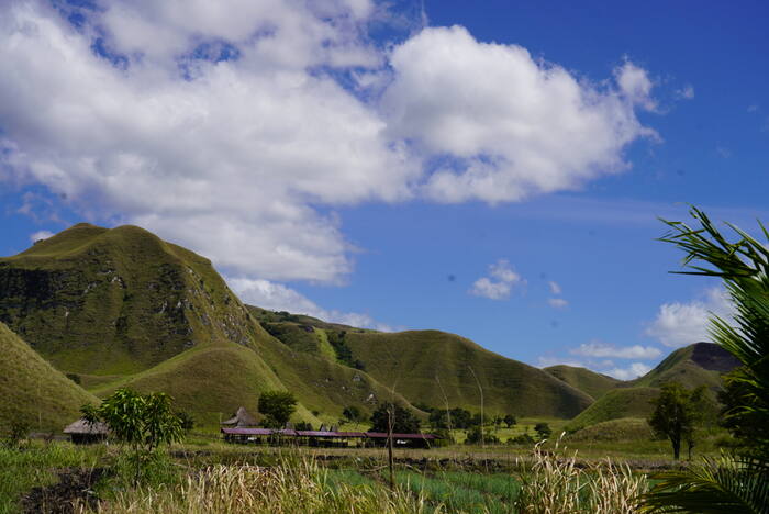 Chaty na wzgórzach — Indonezja